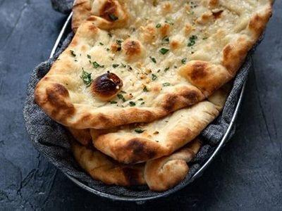tandoori-breads 400X300_0003_garlic naan